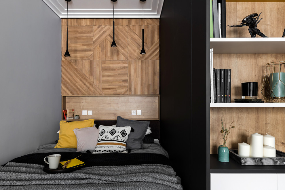 Kleines Modernes Hauptschlafzimmer ohne Kamin mit grauer Wandfarbe, Laminat und beigem Boden in Sankt Petersburg