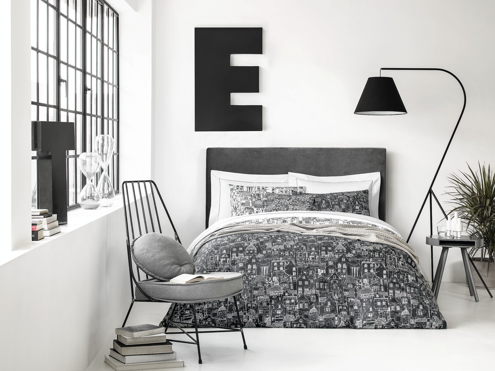 Inspiration for a scandinavian bedroom in Moscow with white walls and white floors.