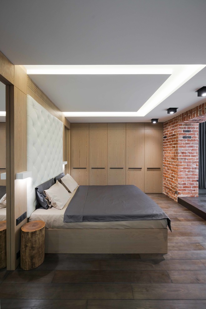 Bedroom - industrial bedroom idea in Moscow