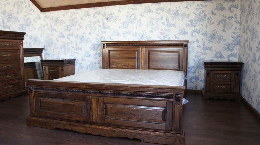 Стильный дизайн: хозяйская спальня среднего размера в классическом стиле - последний тренд