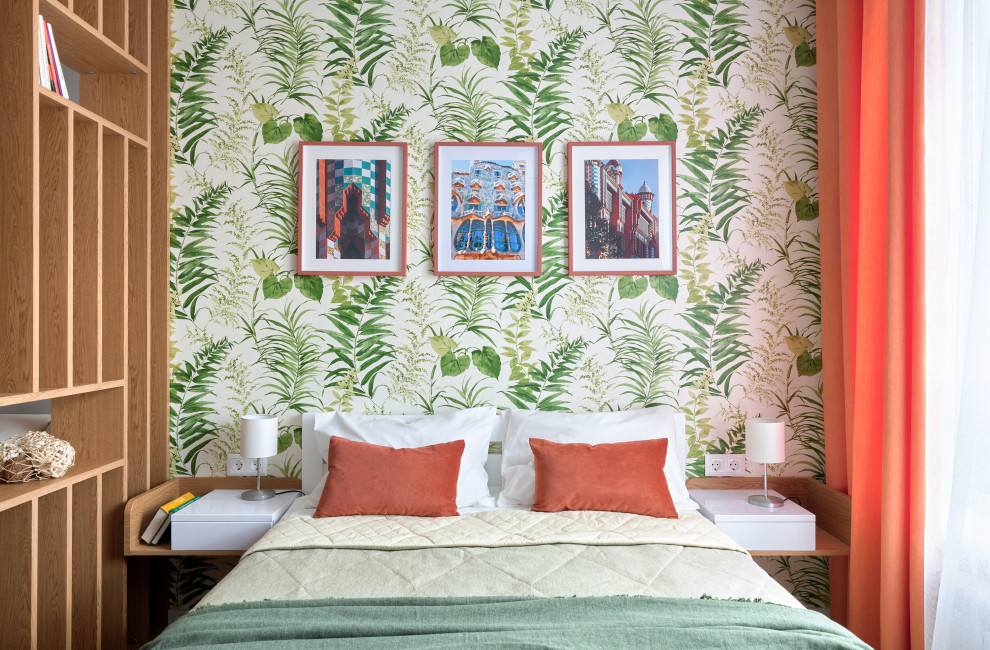 Стильный дизайн: хозяйская спальня в современном стиле с разноцветными стенами - последний тренд