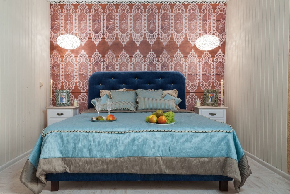 Immagine di una camera da letto stile shabby con pavimento in sughero