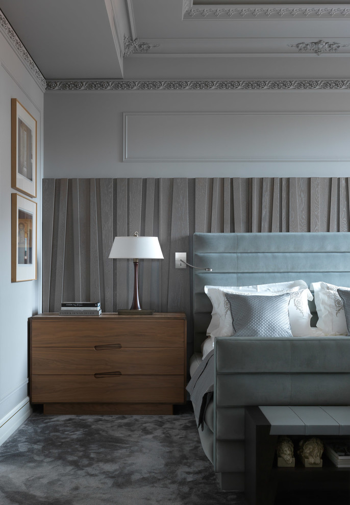Источник вдохновения для домашнего уюта: большая хозяйская спальня: освещение в стиле фьюжн с серыми стенами, ковровым покрытием и серым полом