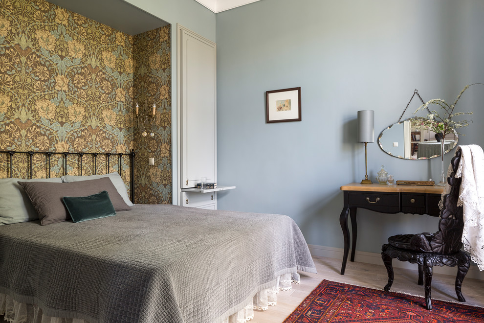 Источник вдохновения для домашнего уюта: хозяйская спальня среднего размера в классическом стиле