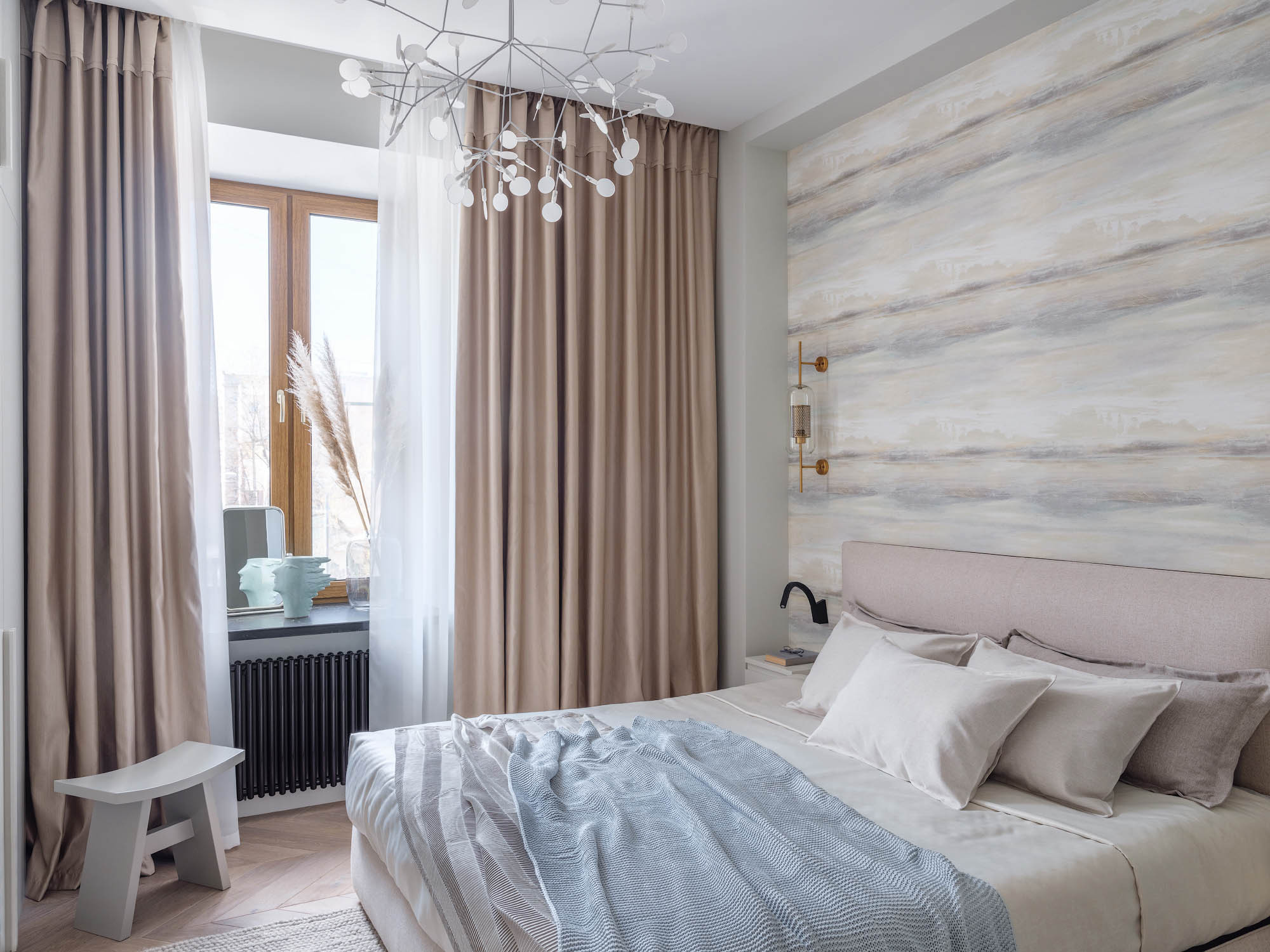 Спальня с эркером (37 фото): дизайн интерьера в частном доме
