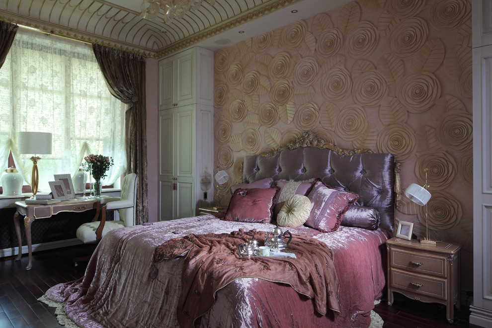 モスクワにあるトラディショナルスタイルのおしゃれな寝室のインテリア