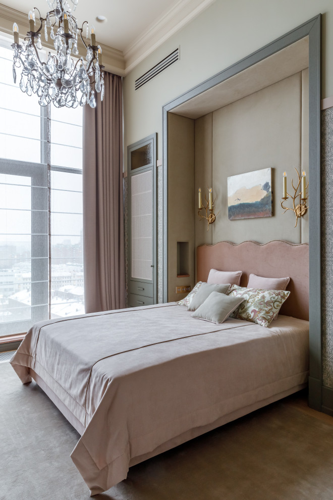 Свежая идея для дизайна: спальня в стиле фьюжн с кроватью в нише - отличное фото интерьера