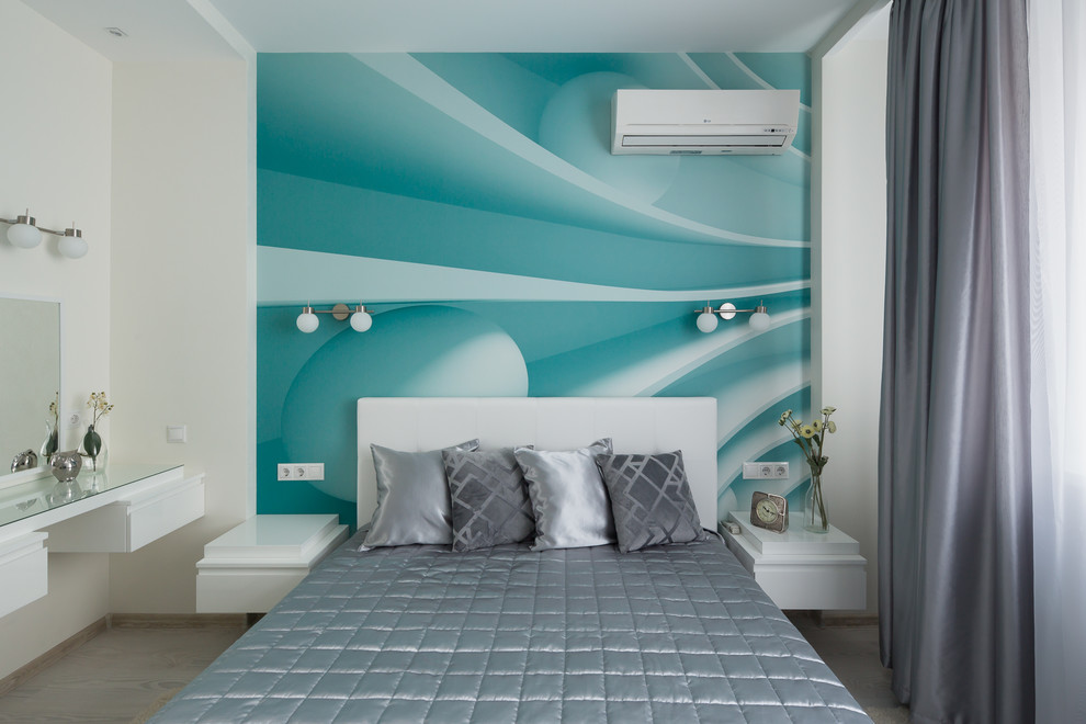 Ejemplo de dormitorio principal actual pequeño con paredes blancas, suelo laminado y suelo blanco