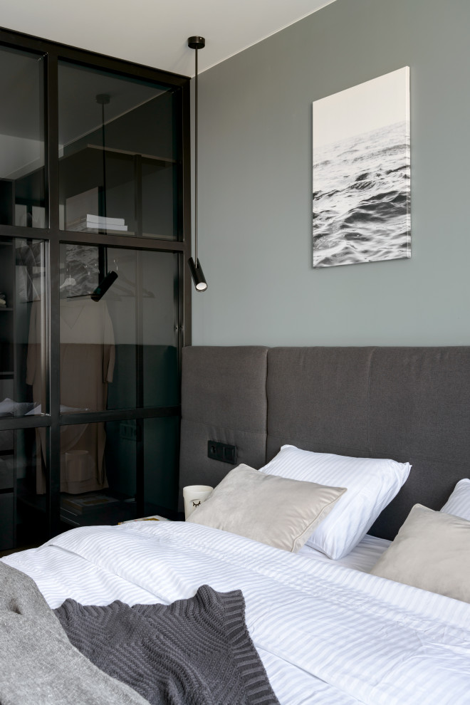 Example of a mid-sized trendy master bedroom design in Novosibirsk with gray walls