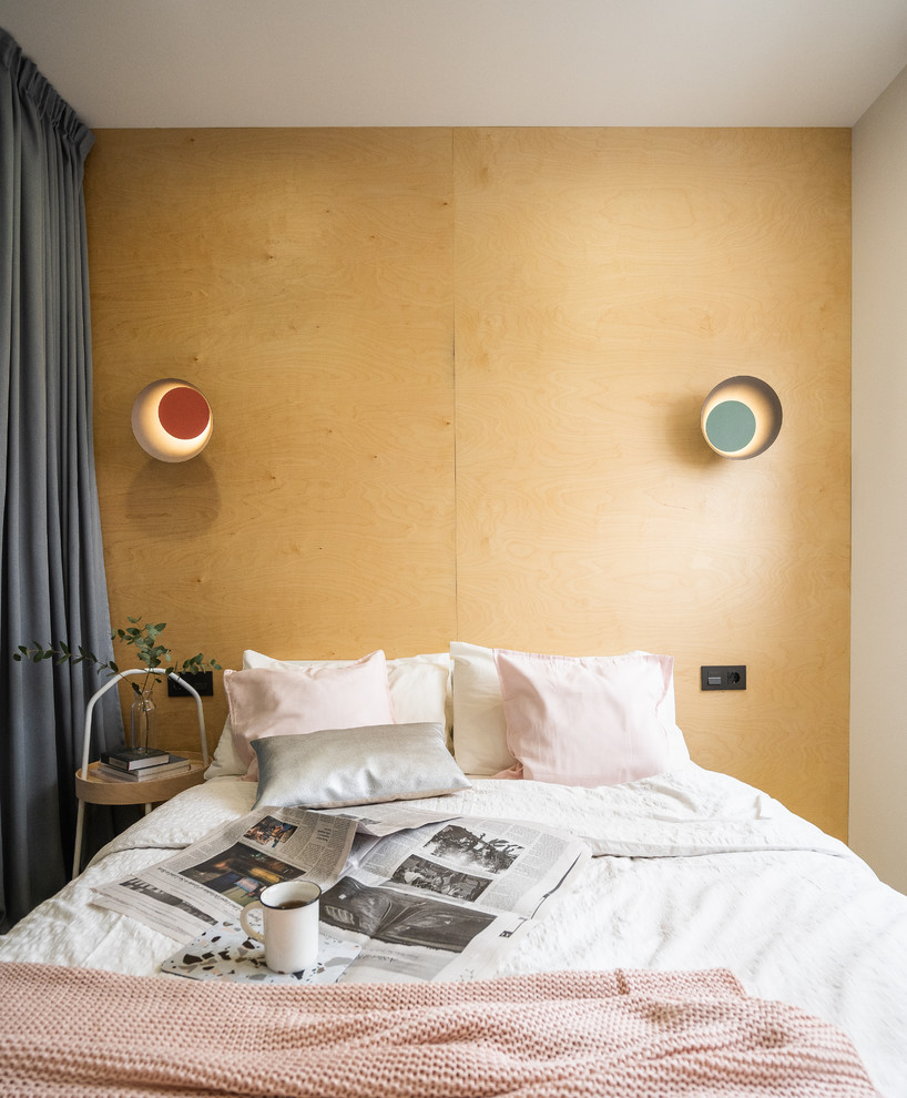 Ispirazione per una piccola camera da letto minimal con pareti bianche
