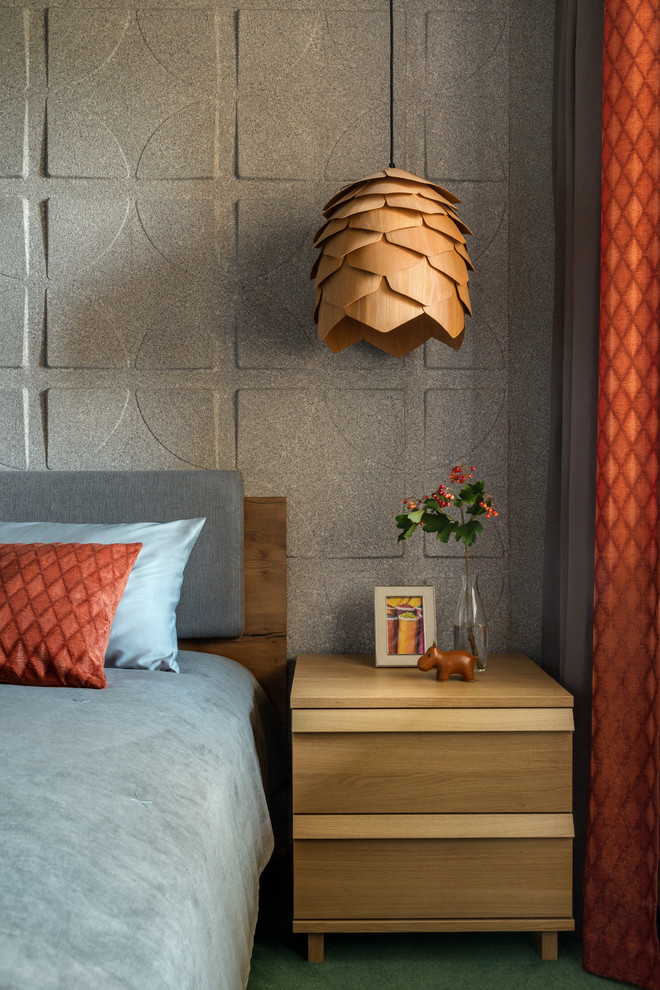 Идея дизайна: хозяйская спальня в современном стиле с серыми стенами, зеленым полом и ковровым покрытием