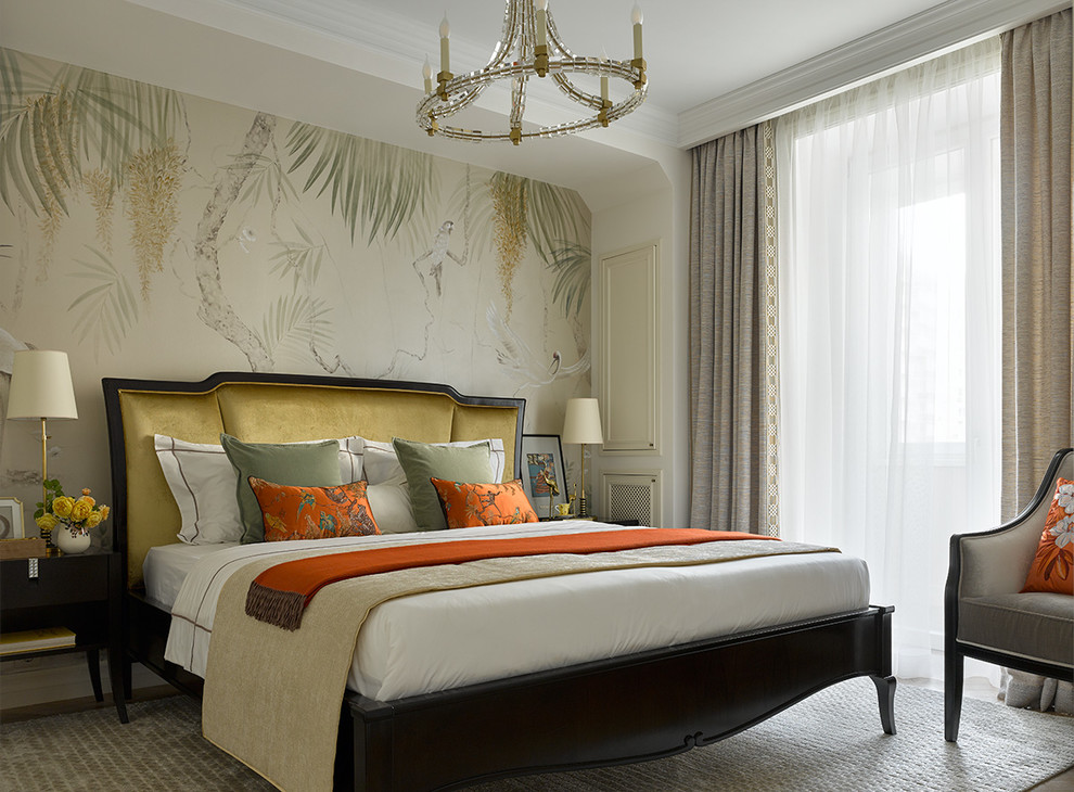 Foto de dormitorio clásico renovado sin chimenea con paredes beige y suelo beige