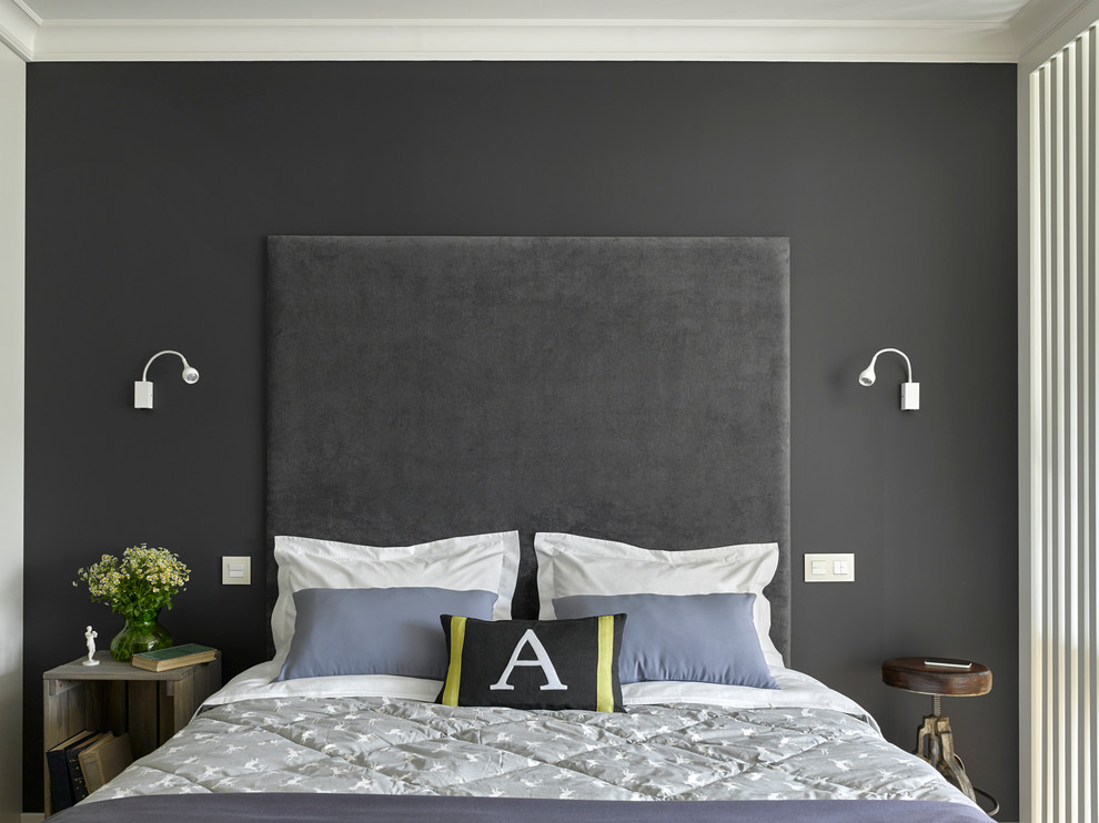 Imagen de dormitorio actual con paredes grises