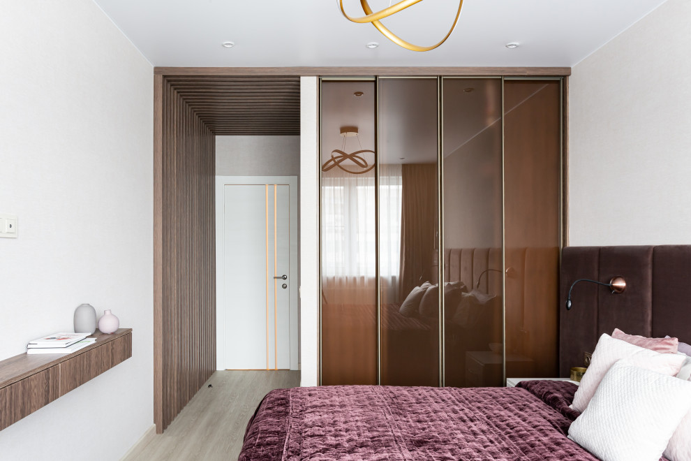 Trendy master light wood floor and beige floor bedroom photo in Moscow with white walls