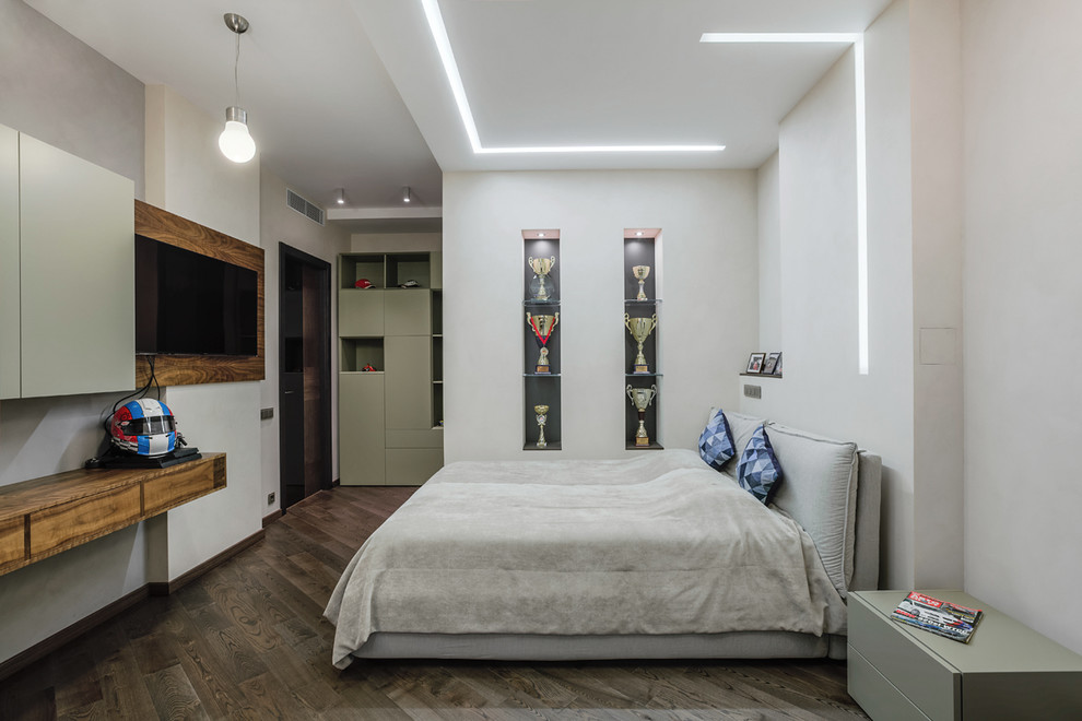 Immagine di una camera da letto minimal con pareti bianche e parquet scuro