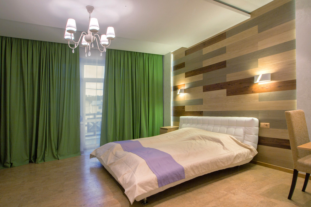Ejemplo de dormitorio principal actual grande con paredes blancas, suelo de corcho y suelo beige