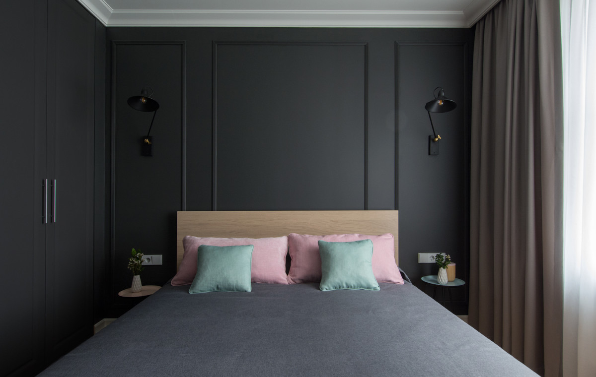 Scandi master bedroom in Moscow with black walls.