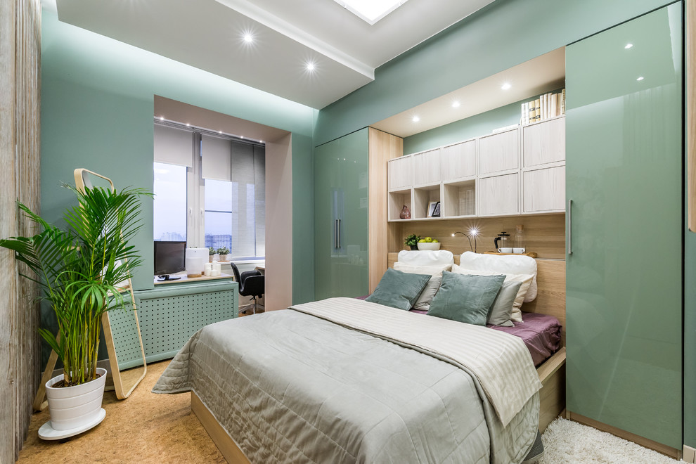 Ejemplo de dormitorio principal contemporáneo con suelo de corcho y suelo beige