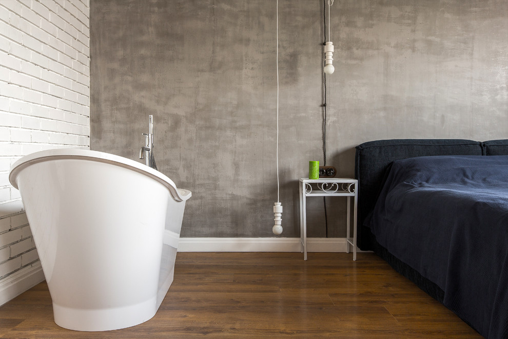 Идея дизайна: хозяйская спальня среднего размера в стиле лофт с серыми стенами и паркетным полом среднего тона без камина