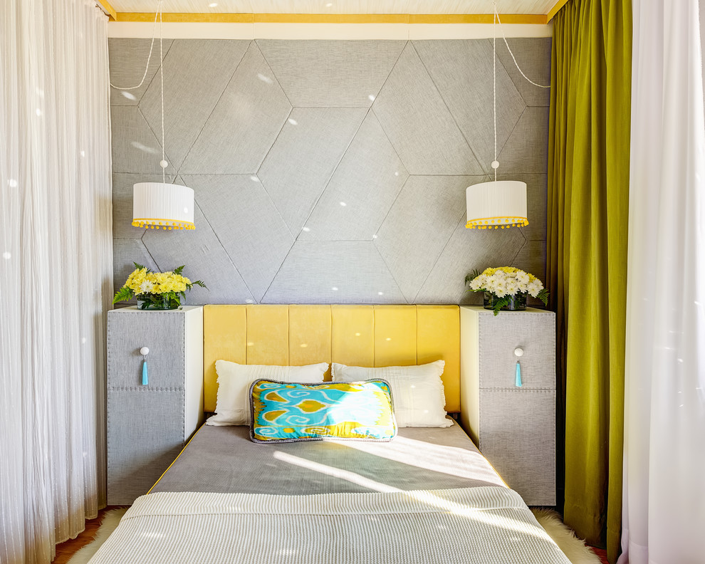 Источник вдохновения для домашнего уюта: маленькая хозяйская спальня в современном стиле с серыми стенами для на участке и в саду