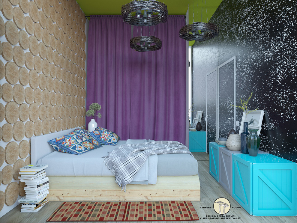 Ejemplo de dormitorio principal contemporáneo pequeño sin chimenea con paredes negras y suelo de madera en tonos medios
