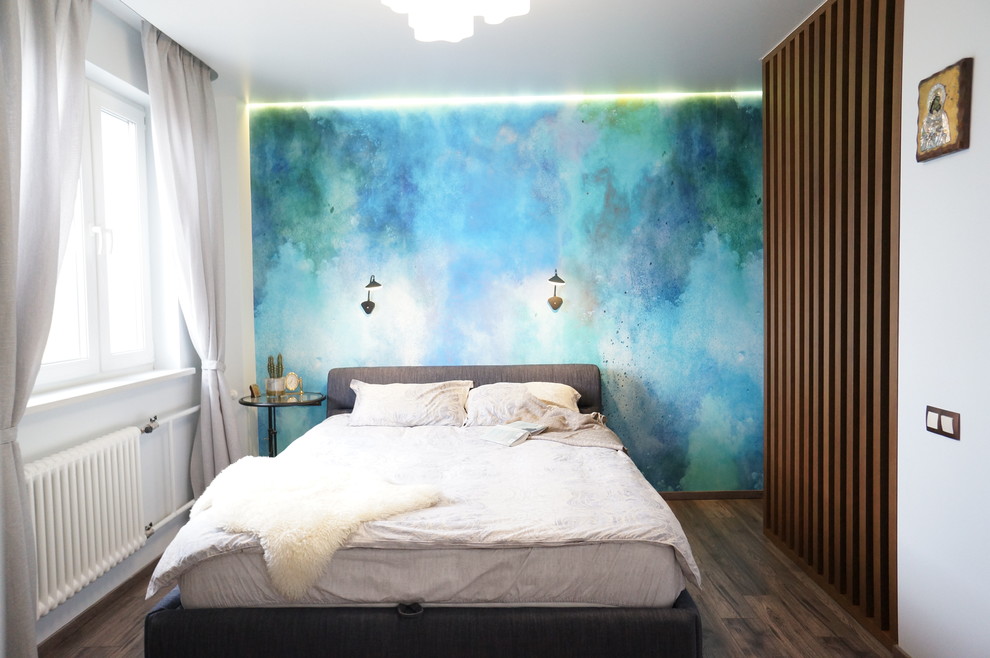 Foto di una camera matrimoniale minimal di medie dimensioni con pareti blu