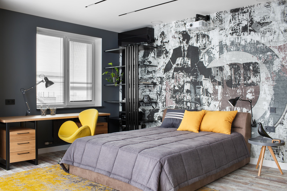 Источник вдохновения для домашнего уюта: большая хозяйская спальня в современном стиле с серыми стенами и серым полом
