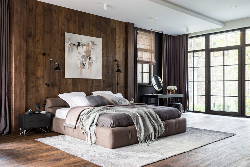Ispirazione per una camera da letto design con pareti marroni e pavimento marrone