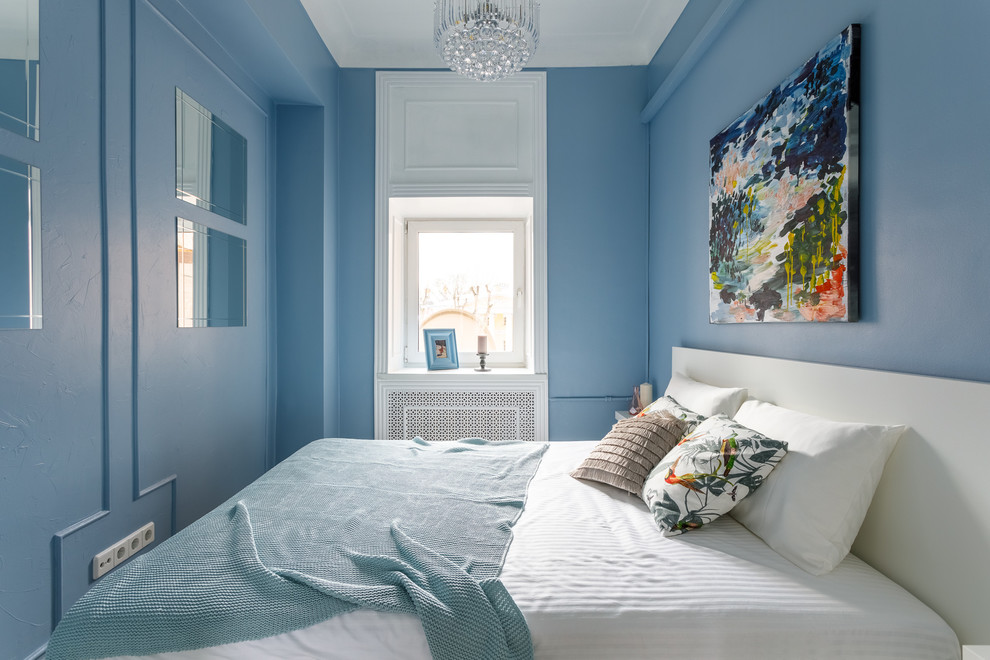 Esempio di una piccola camera degli ospiti minimal con pareti blu
