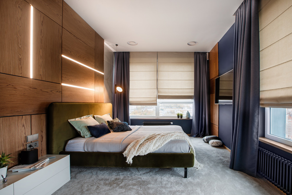 Идея дизайна: хозяйская спальня в современном стиле с синими стенами, ковровым покрытием и серым полом без камина