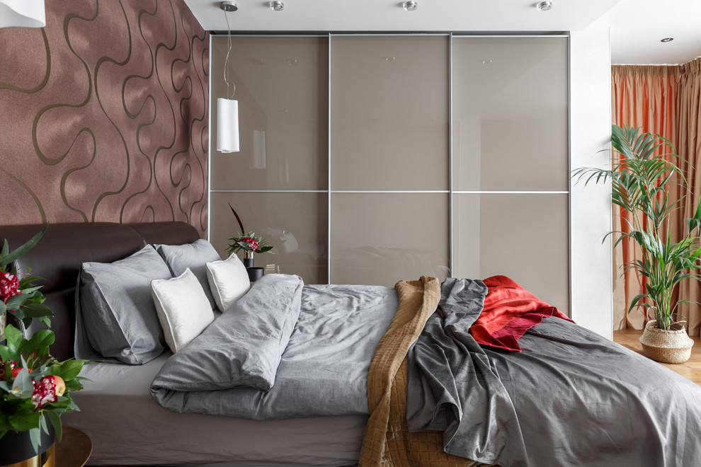Design ideas for a medium sized scandi master bedroom in Moscow.