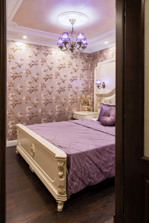 おしゃれな寝室 紫の壁 壁紙 の画像 21年8月 Houzz ハウズ