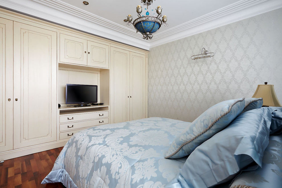 Inspiration for a timeless bedroom remodel in Saint Petersburg