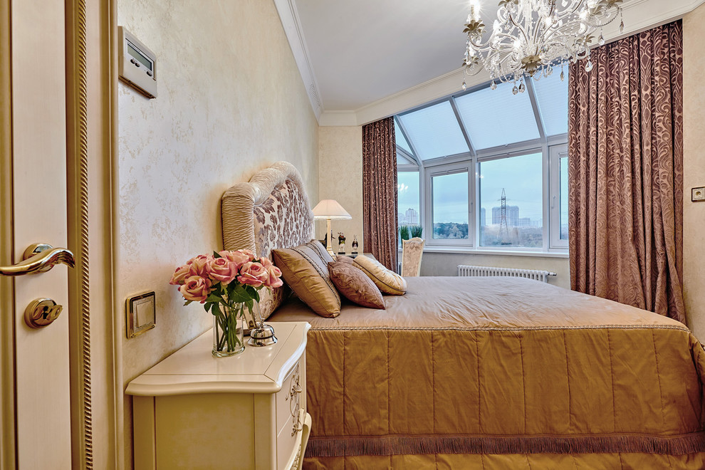 モスクワにあるトラディショナルスタイルのおしゃれな寝室