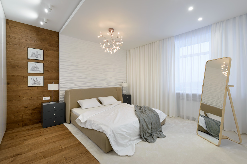 Идея дизайна: хозяйская спальня: освещение в современном стиле с белыми стенами, паркетным полом среднего тона и коричневым полом
