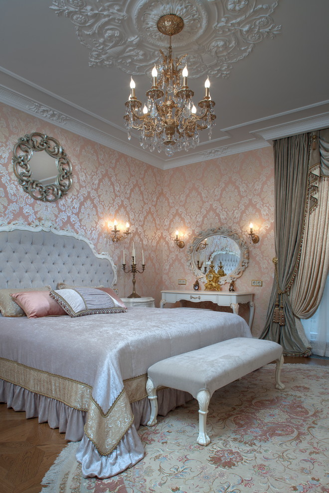 Bild på ett vintage sovrum, med rosa väggar och heltäckningsmatta