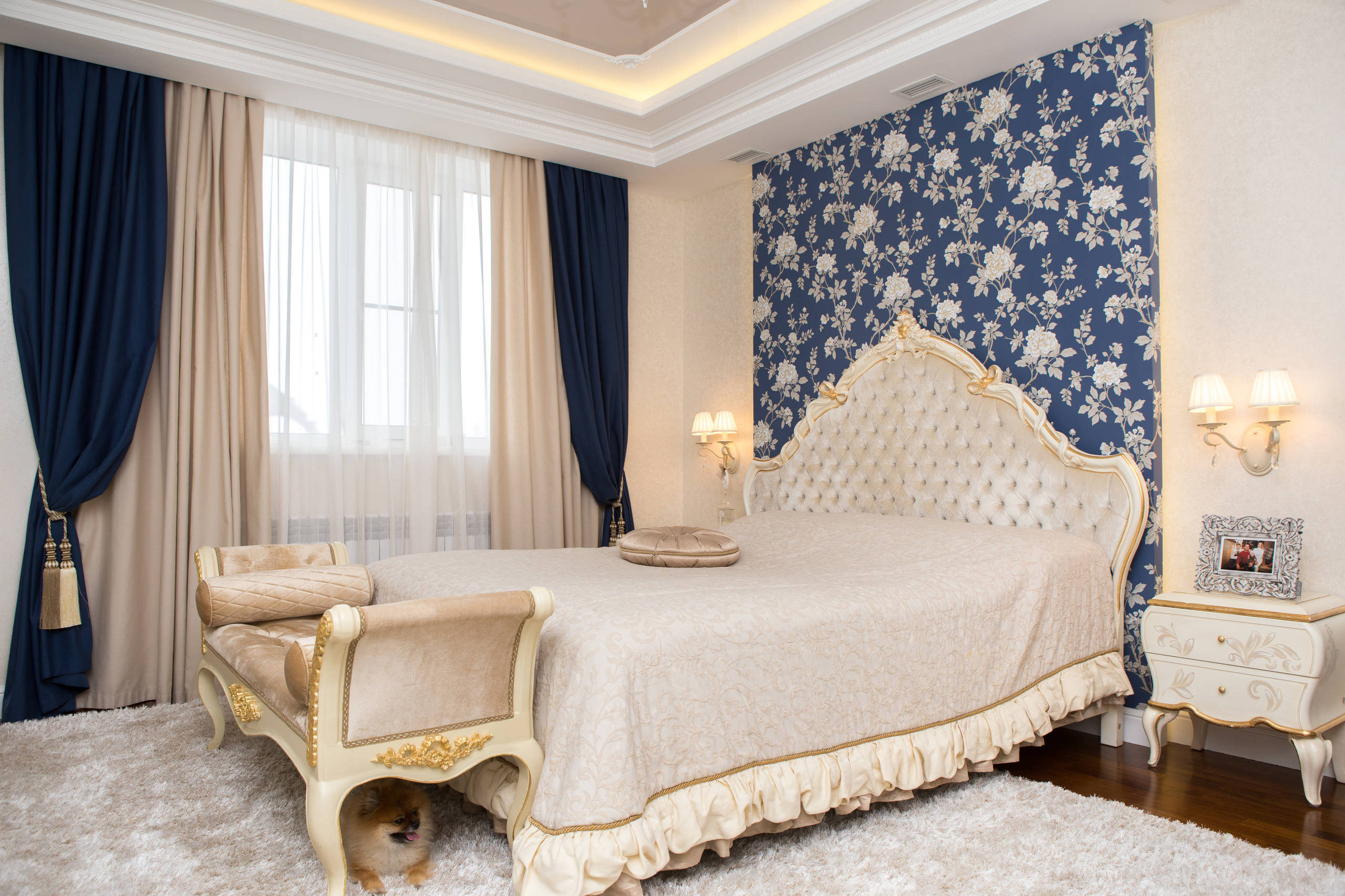 Синяя спальня в классическом стиле