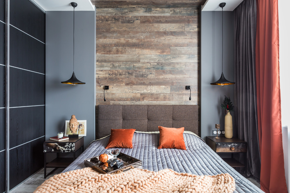 Modernes Hauptschlafzimmer ohne Kamin mit grauer Wandfarbe in Sankt Petersburg