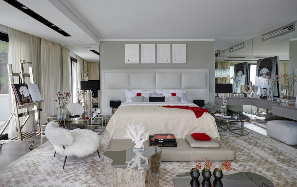 Inspiration for a contemporary bedroom in Moscow.
