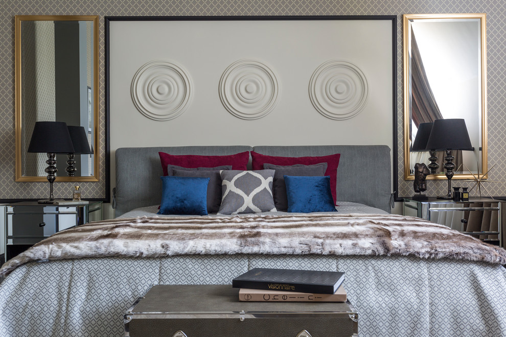 Свежая идея для дизайна: спальня в современном стиле с кроватью в нише - отличное фото интерьера