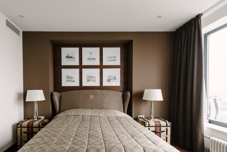Photo of a large urban bedroom in Moscow with beige walls, light hardwood flooring and beige floors.