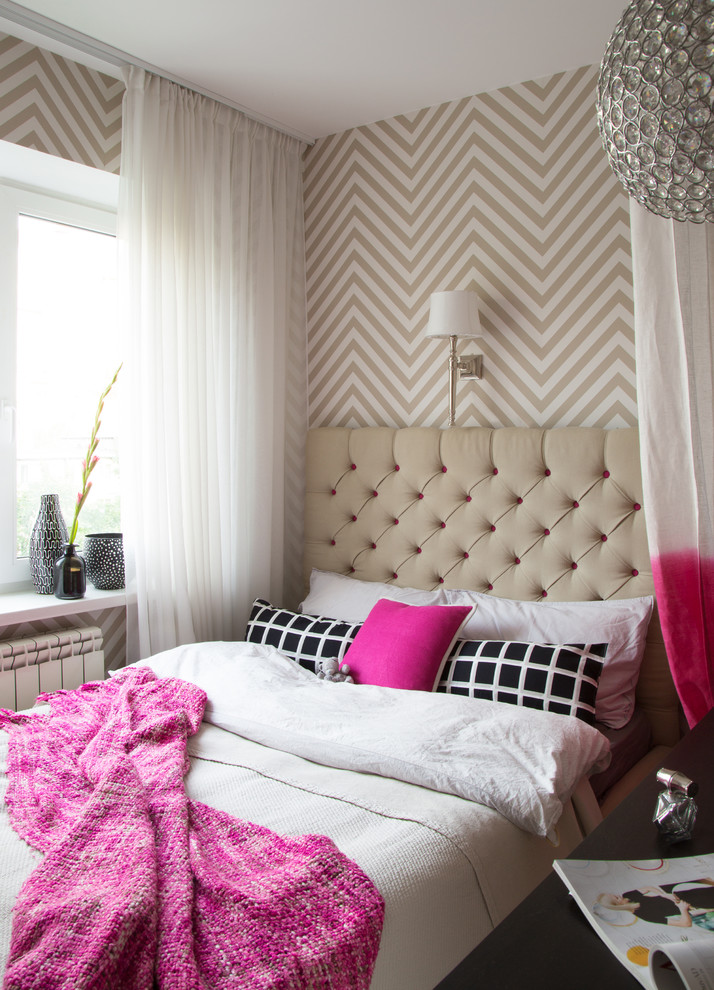 Inspiration for a contemporary bedroom in Saint Petersburg with beige walls.