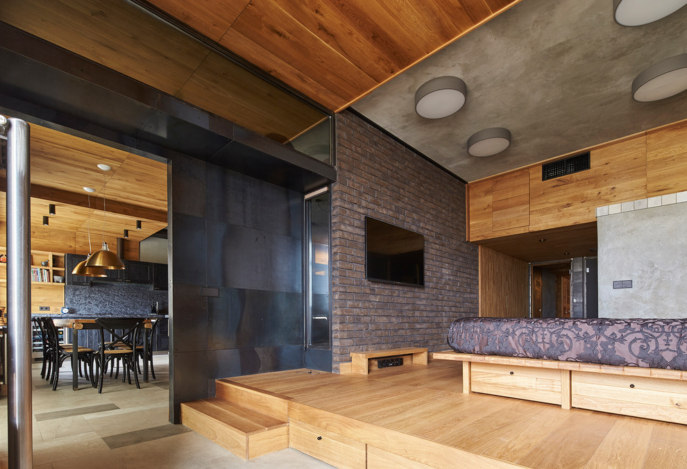Источник вдохновения для домашнего уюта: хозяйская спальня среднего размера в современном стиле с серыми стенами, деревянным полом и желтым полом