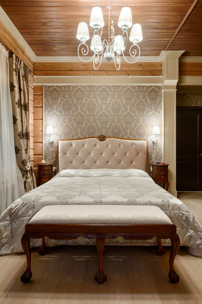 На фото: хозяйская спальня среднего размера в стиле рустика