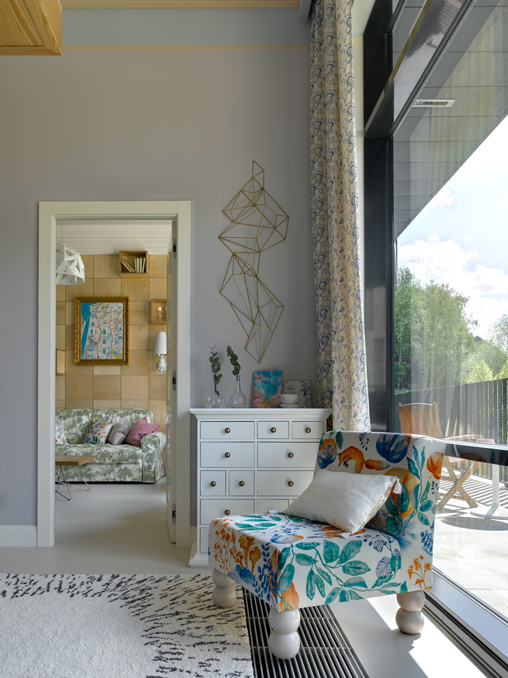 Пример оригинального дизайна: спальня среднего размера в современном стиле с серыми стенами, бетонным полом и белым полом без камина