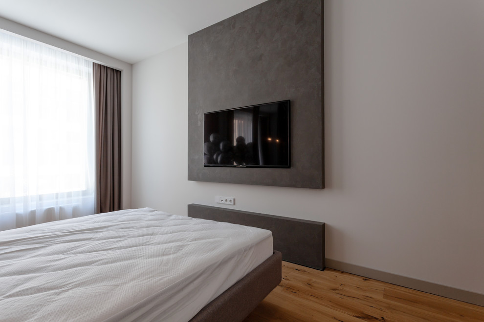 Ejemplo de dormitorio principal contemporáneo de tamaño medio con paredes grises