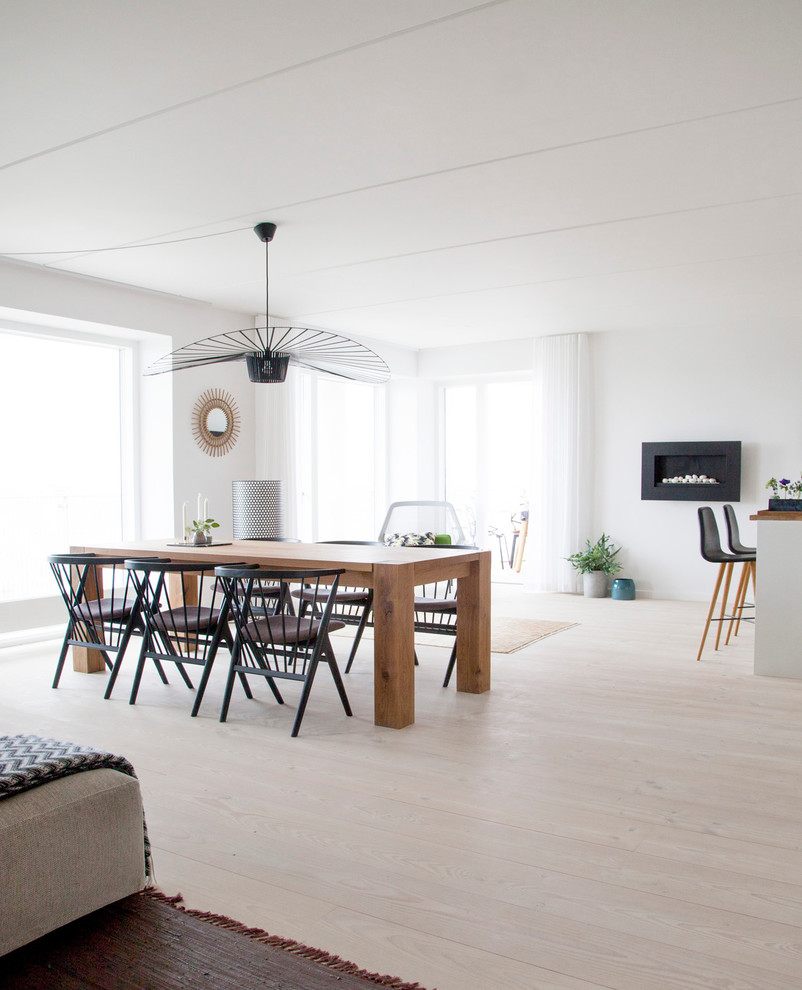 Design ideas for a medium sized scandi kitchen/dining room in Copenhagen with white walls and light hardwood flooring.