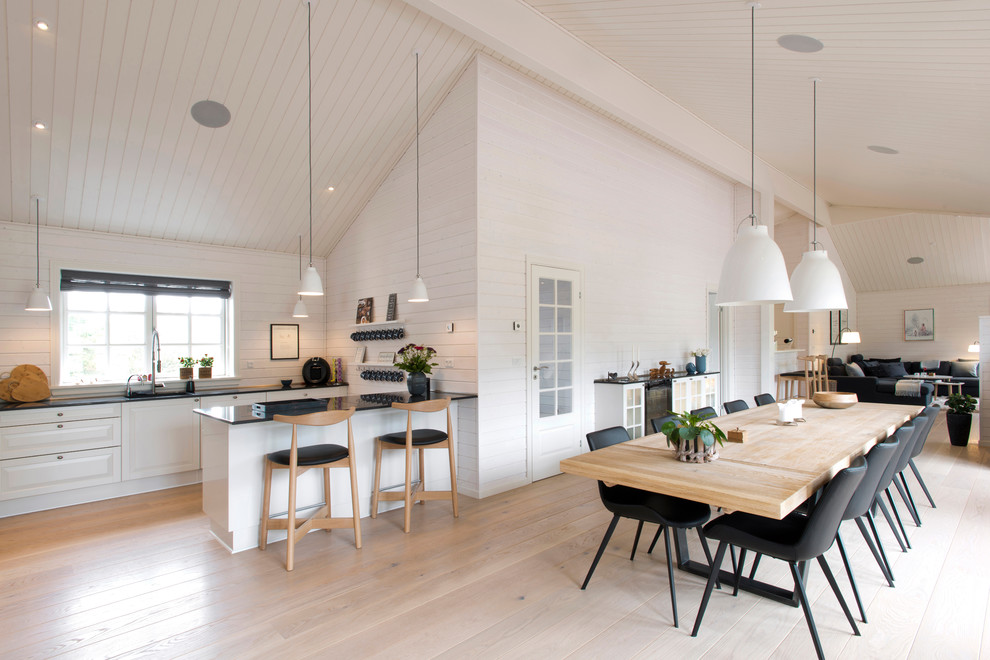 Design ideas for a scandi dining room in Esbjerg.