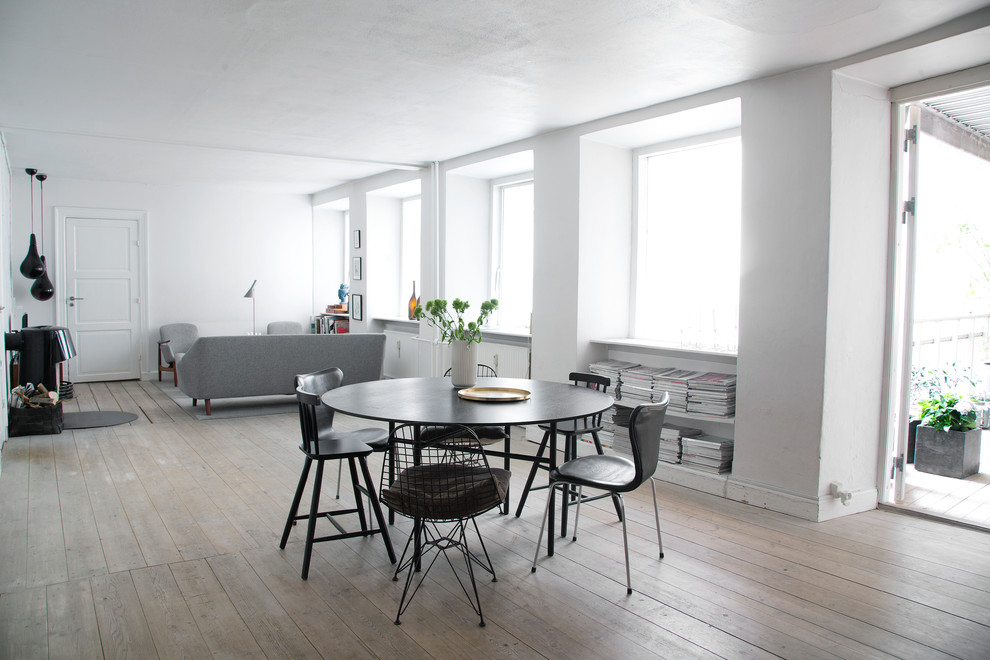 Dining room - scandinavian dining room idea in Copenhagen