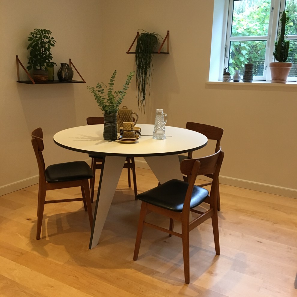 Inspiration for a scandinavian dining room remodel in Aarhus